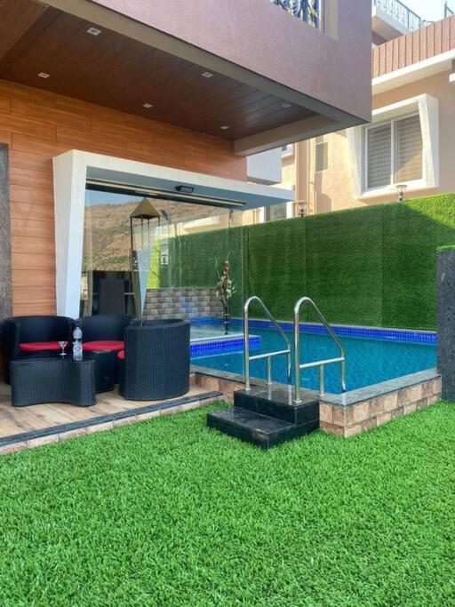 Mount Resorts Lonavala 5 Bhk Luxurious Villa With Private Pool And Full Size Cricket Football Turf מראה חיצוני תמונה