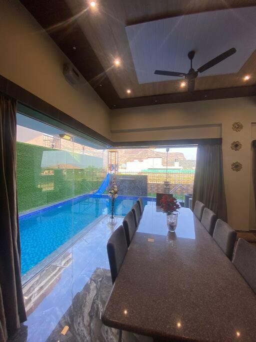 Mount Resorts Lonavala 5 Bhk Luxurious Villa With Private Pool And Full Size Cricket Football Turf מראה חיצוני תמונה