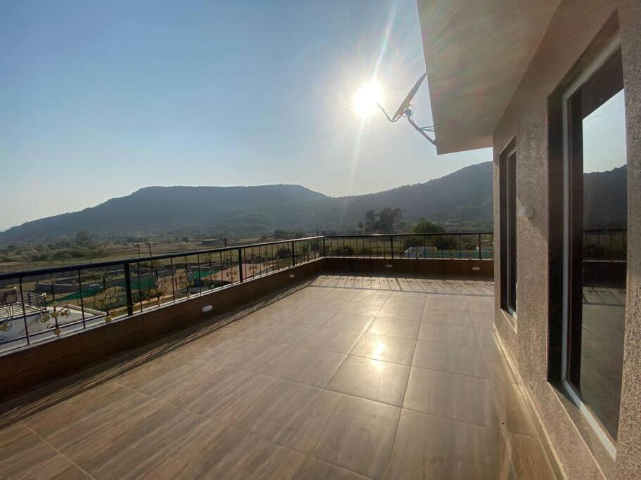 Mount Resorts Lonavala 5 Bhk Luxurious Villa With Private Pool And Full Size Cricket Football Turf מראה חיצוני תמונה