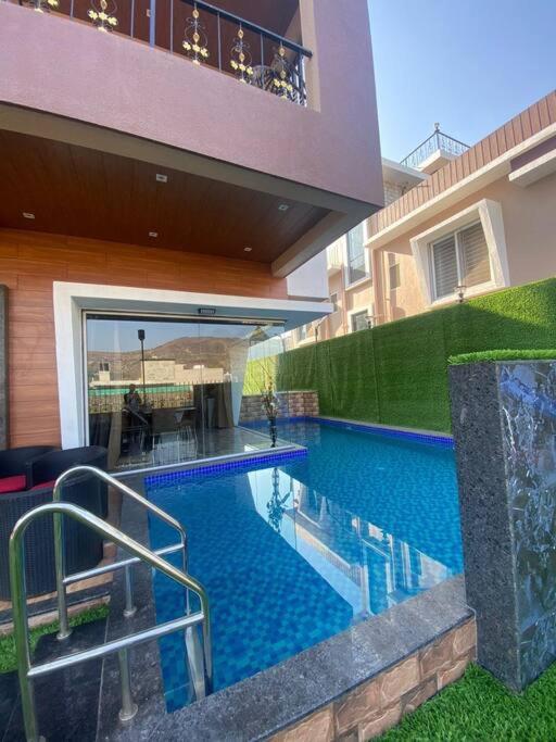 Mount Resorts Lonavala 5 Bhk Luxurious Villa With Private Pool And Full Size Cricket Football Turf מראה חיצוני תמונה