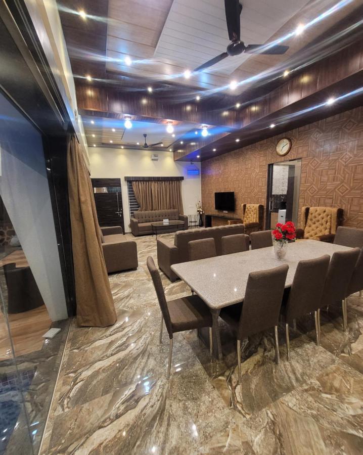 Mount Resorts Lonavala 5 Bhk Luxurious Villa With Private Pool And Full Size Cricket Football Turf מראה חיצוני תמונה